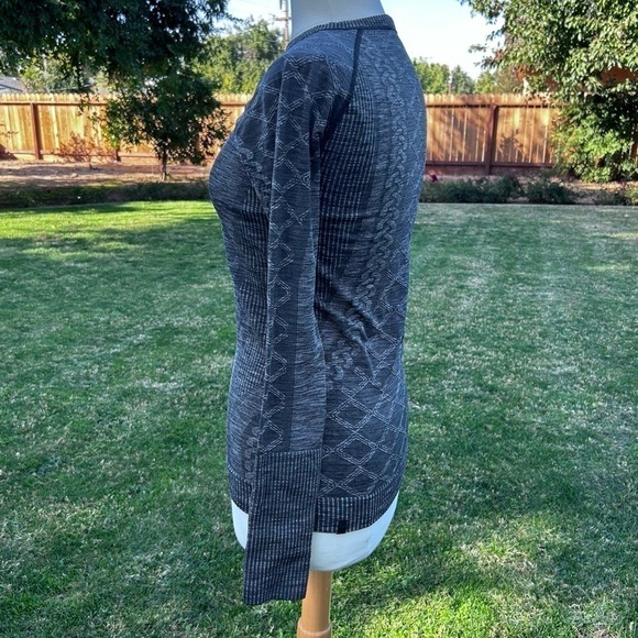 Lululemon Rest Less Long Sleeve Pullover Top Size 6 / 8 - Picture 5 of 8